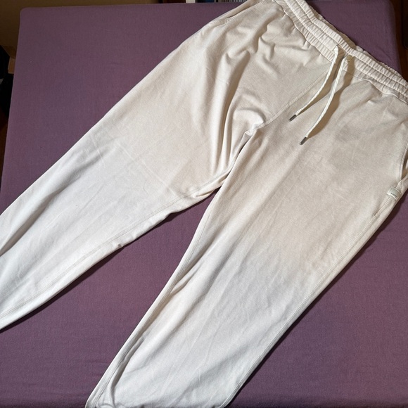 Vuori Performance Jogger in Ecru Heather (Beige) - Size Large - Picture 2 of 6